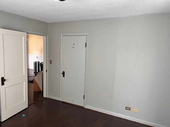 Building Photo - 121 Palm St