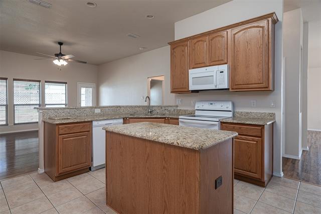 Building Photo - 302 Howard Way Dr