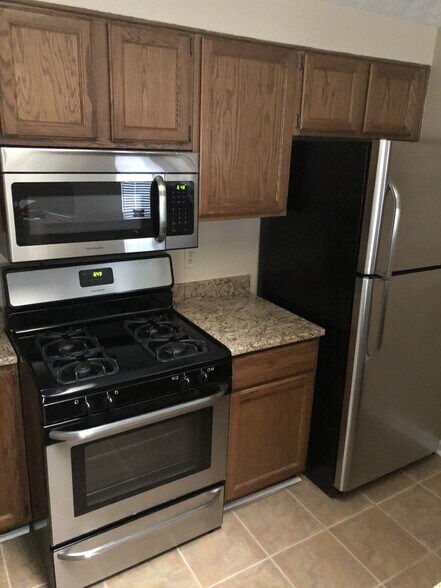 Building Photo - 4283 Parkview Ct