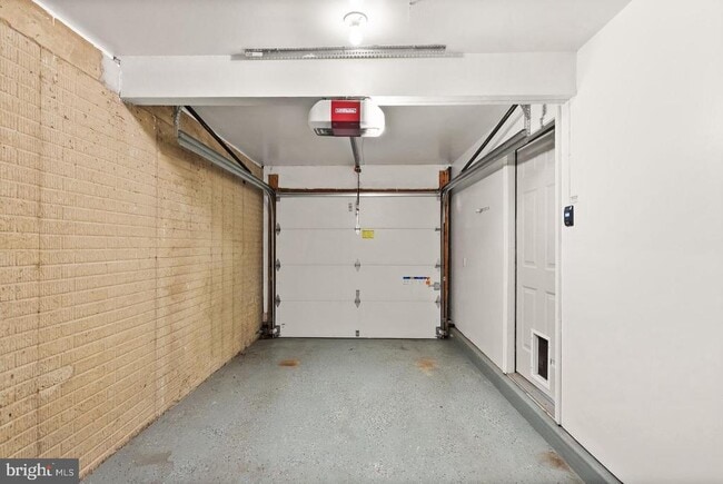 Building Photo - 917 Rolfe Pl
