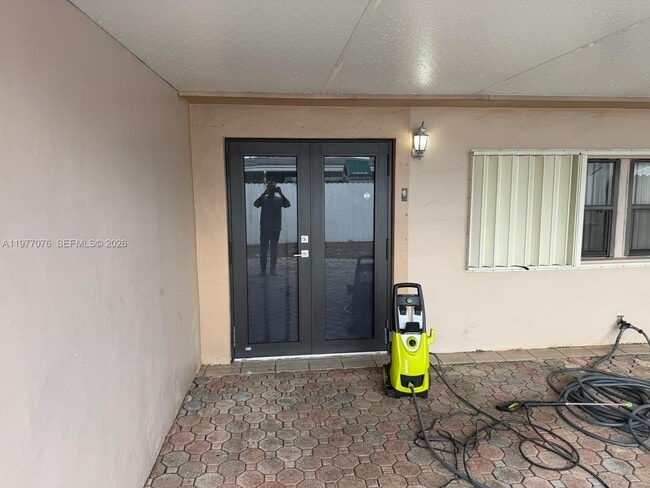 Building Photo - 1585 W 53rd St