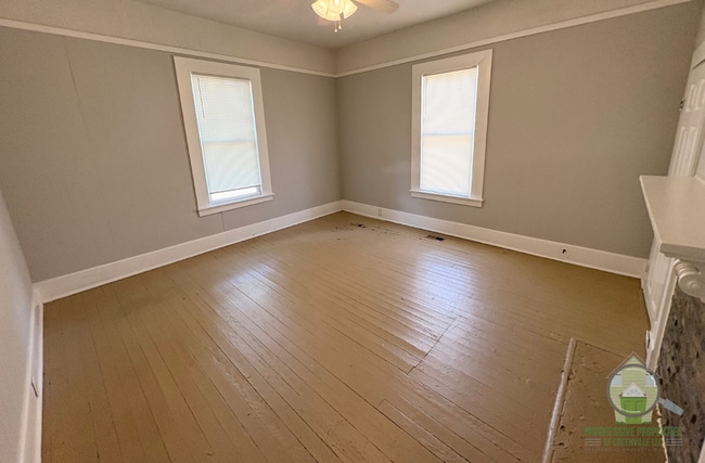 Building Photo - 520 Perry Ave