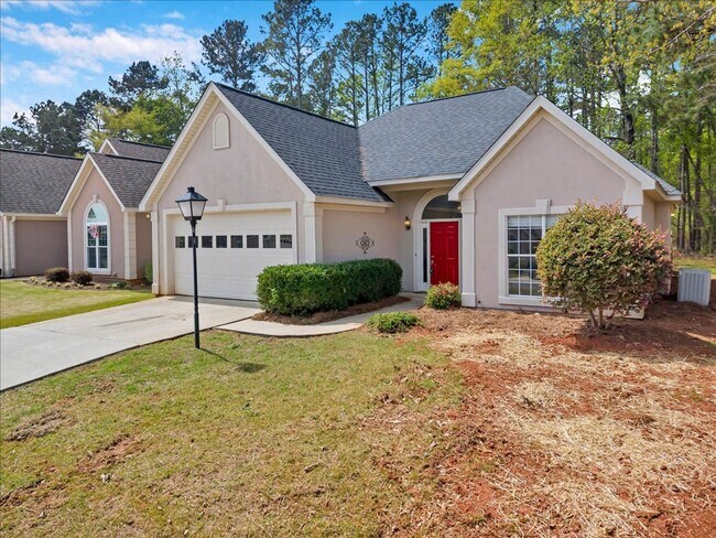 Building Photo - Country Club Living