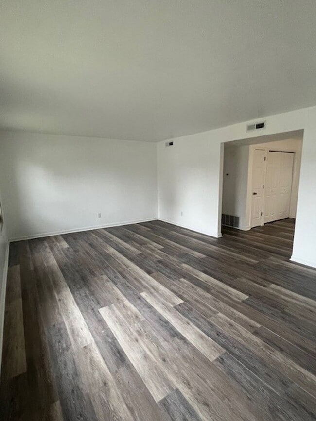 Building Photo - 1288 Kenilwood Way