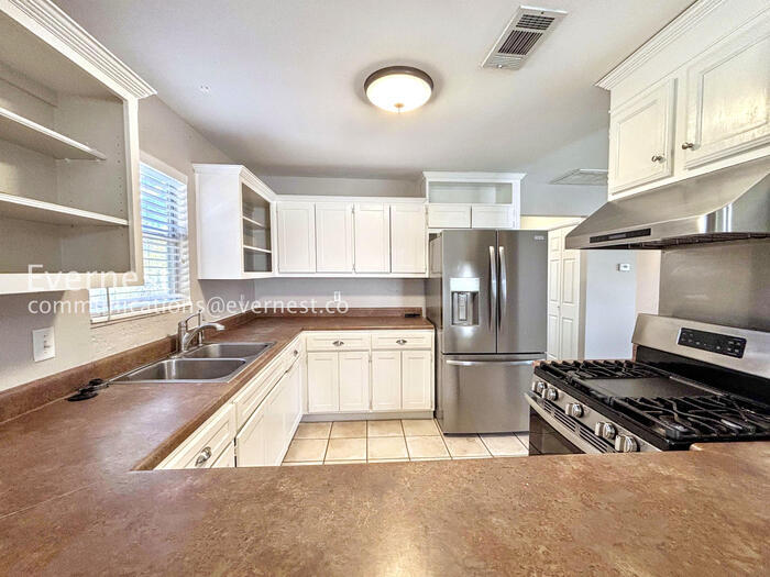 Building Photo - 208 Panther Path