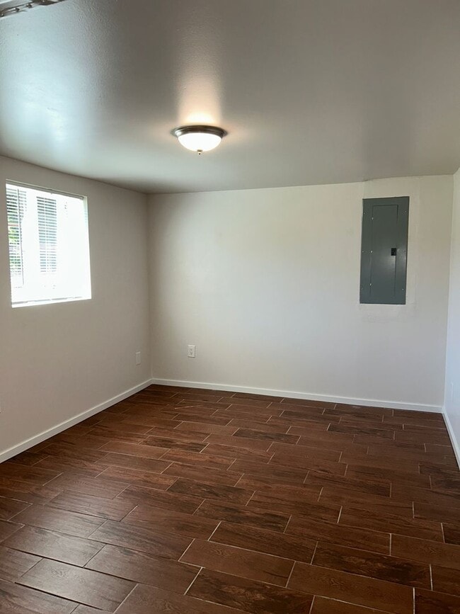 Building Photo - 4BR - West Seattle w/ 2 Kitchens. Landscaping Included!