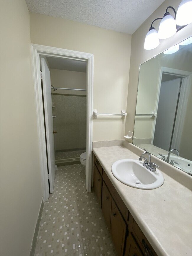 Building Photo - 4532 Hillside Dr