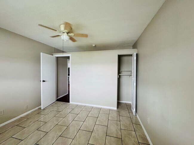 Building Photo - 1 Bed/1 Bath Second Floor Condo in recently renovated apartment community!