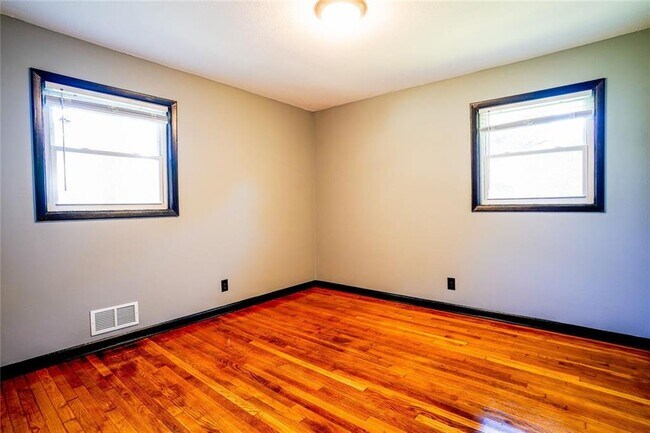 Building Photo - 2877 Whispering Hills Dr