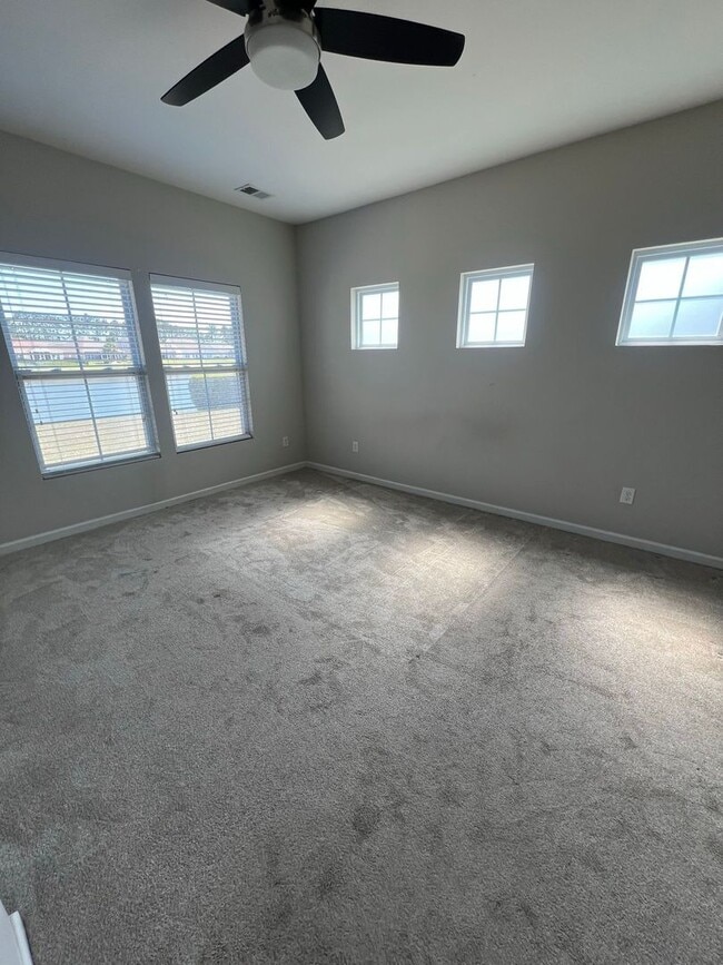 Building Photo - Large 3BR, 2BA in Windsor Plantation