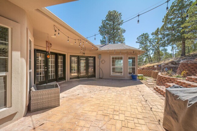 Building Photo - 111 Coker Ln