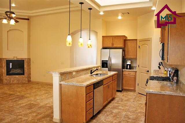 Building Photo - Beautiful Home in Gated community with pool, club house and limited work out facility.