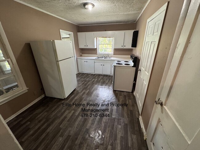 Building Photo - 1220 Sylvian Dr