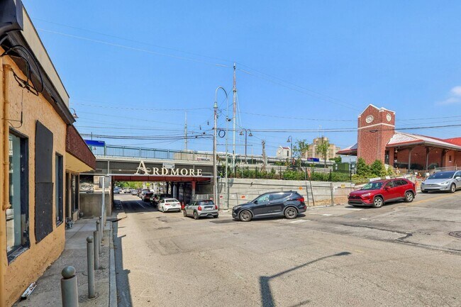 Building Photo - 2333 Haverford Rd