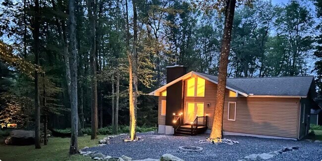 Building Photo - 225 Snow Shoe Ln