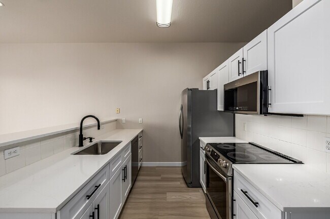 Building Photo - A Great modern 2 Bed / One bath for rent