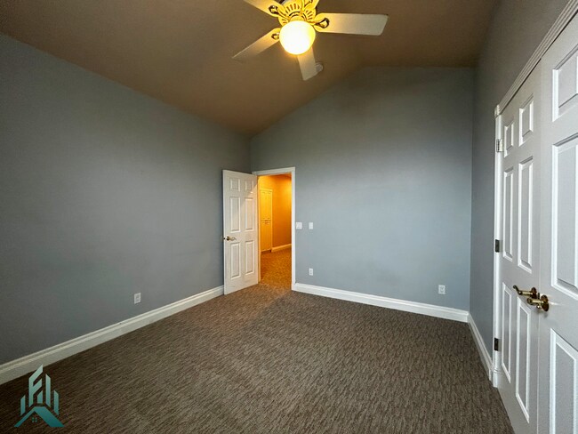 Building Photo - 745 SE Winterfield Pl