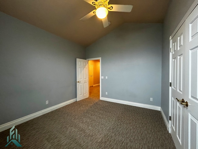 Building Photo - Modern and Spacious 3 Bed/2.5 Bath Home