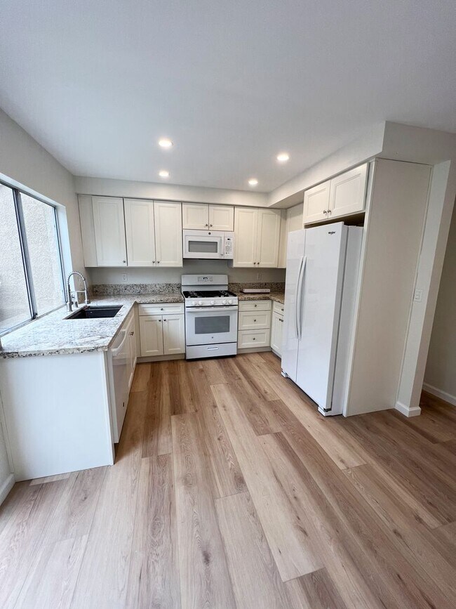 Building Photo - Newly renovated Carmel Valley townhome in The Groves