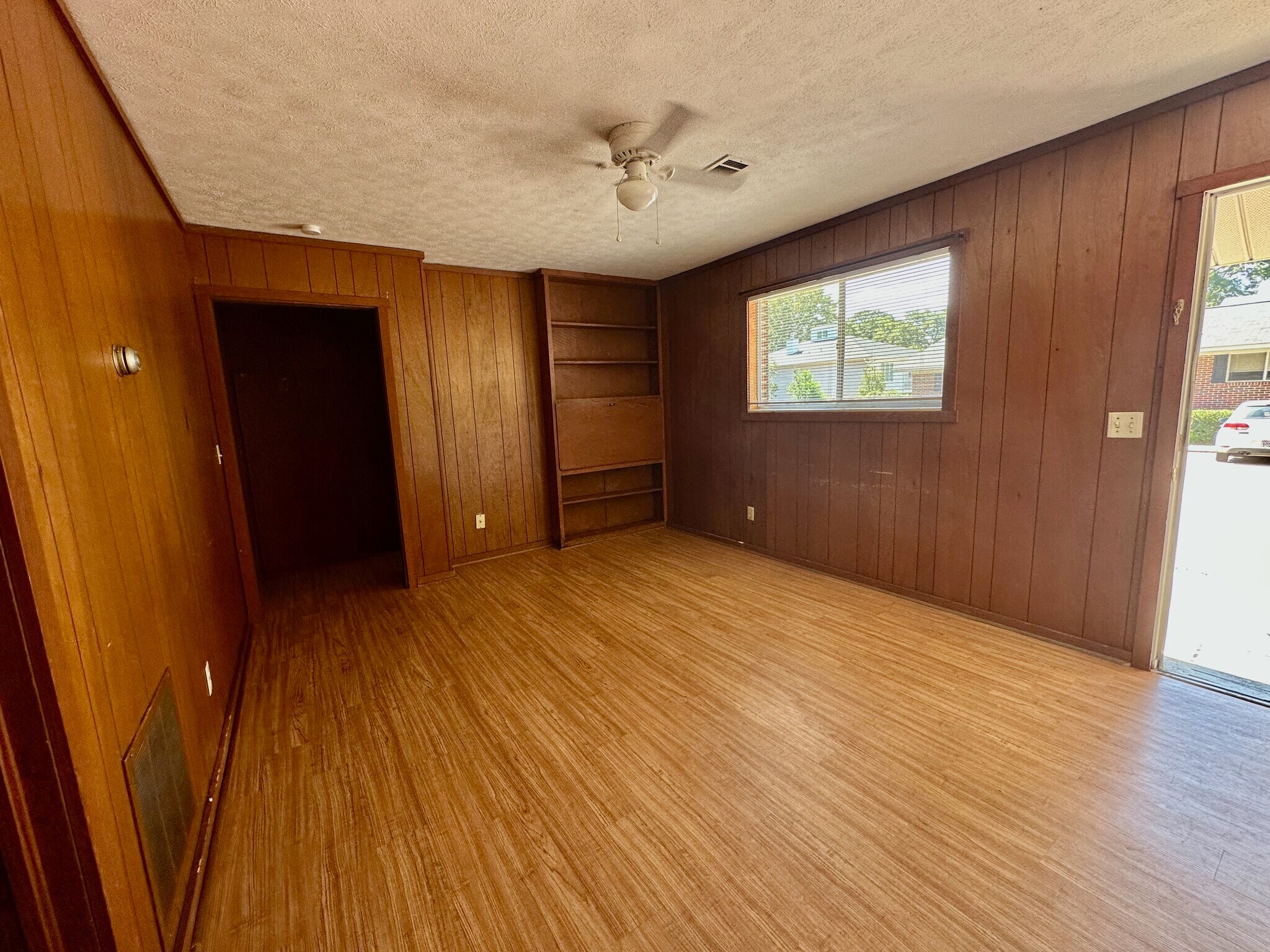 Building Photo - 207 Auburn Dr