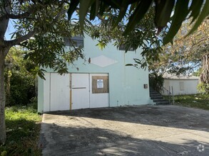 Building Photo - 413 N Sapodilla Ave