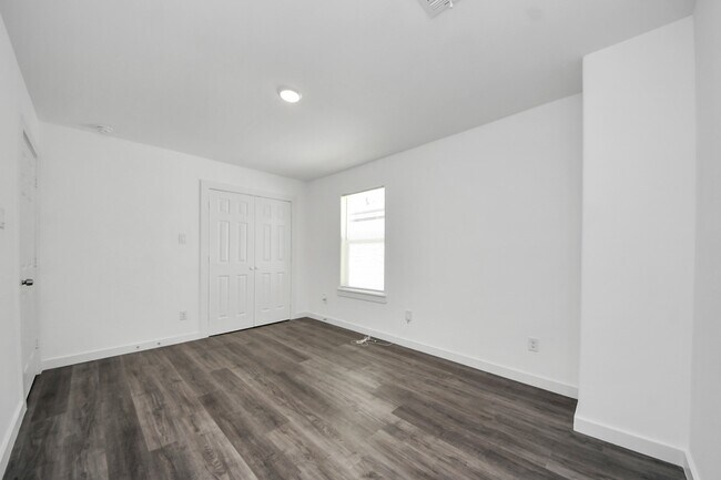 Building Photo - 8125 Laura Koppe Rd