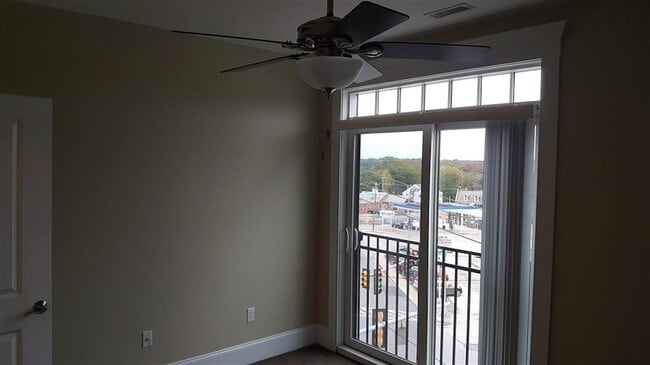 Building Photo - 2 Silver St