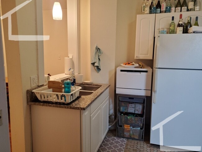 Building Photo - Coolidge Corners finest.......