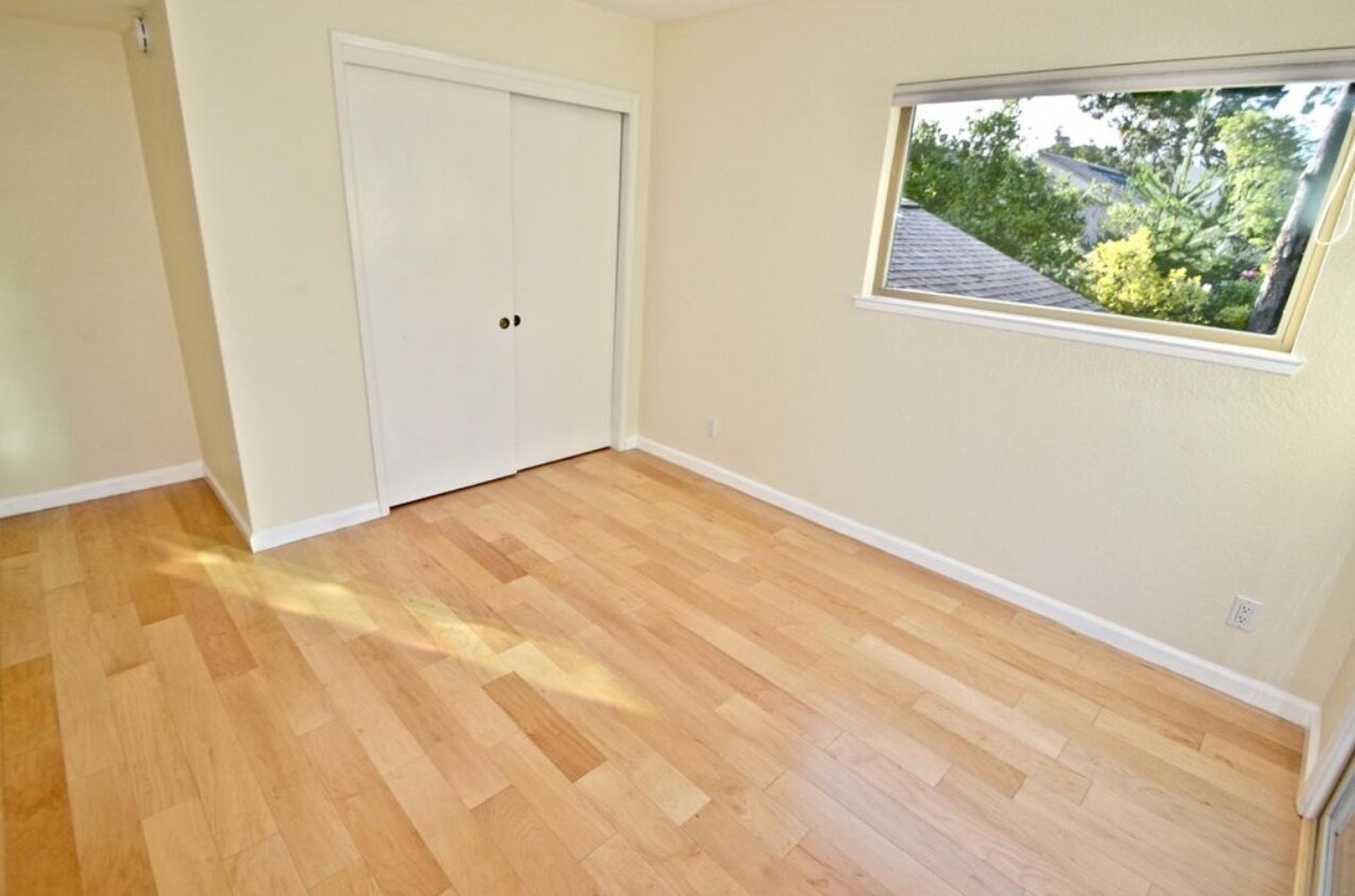 Building Photo - 99 Montsalas Dr