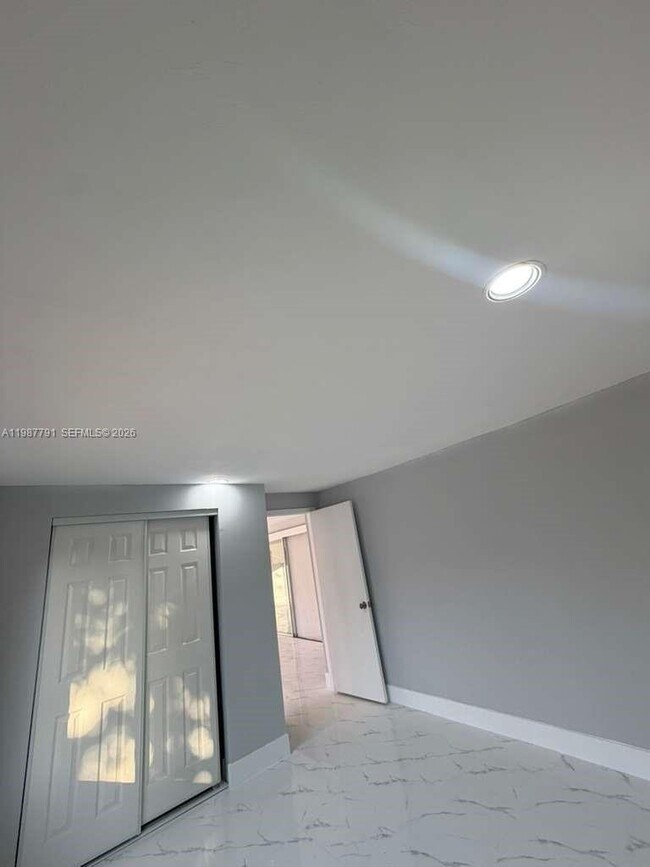 Building Photo - 4030 School Cir