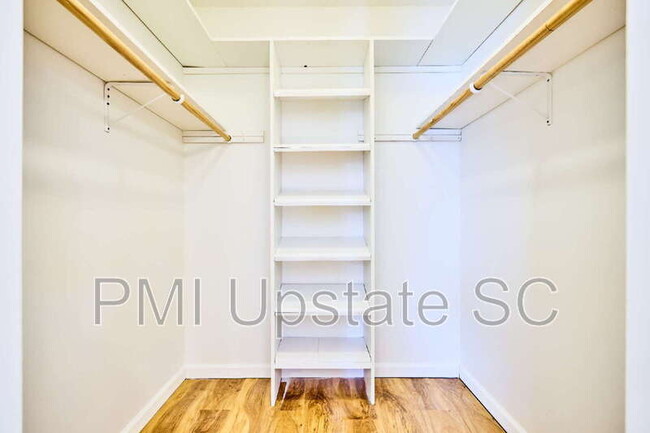 Building Photo - 28 Pine Grove Ln