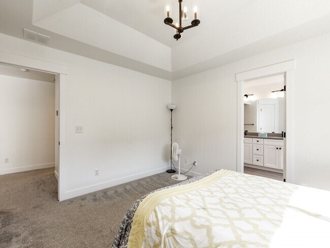 Building Photo - Spacious Open Floor Plan Available Soon!