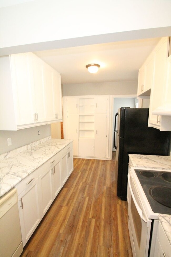 Building Photo - This 4br, 2bth home is for someone who wants way more than they pay for. SO Nice!