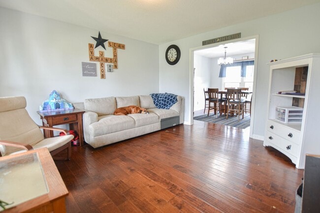 Building Photo - Pet Friendly Five Bedroom!