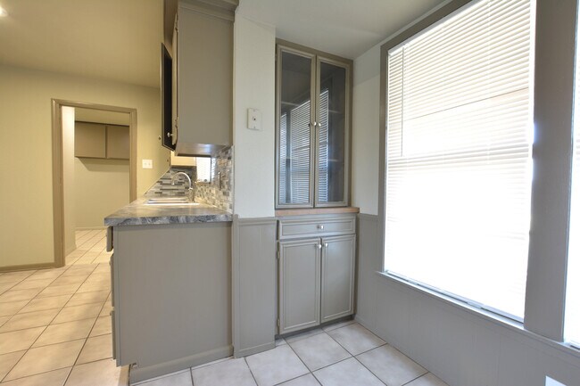 Building Photo - 4940 7th St