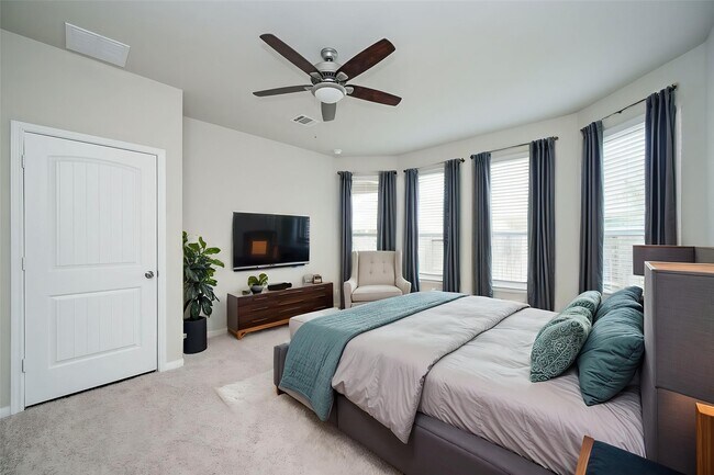 Building Photo - 2710 Hoffman Ln