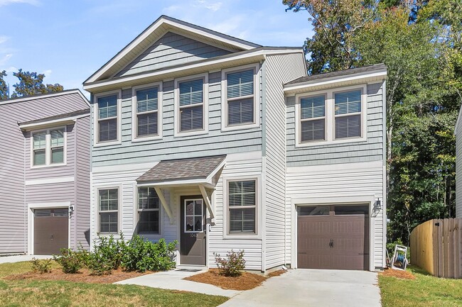 Building Photo - Spacious Summerville Home