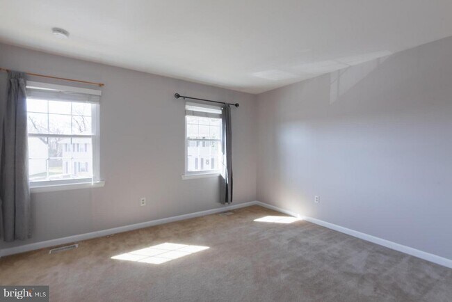 Building Photo - 3 Kingsbridge Ct