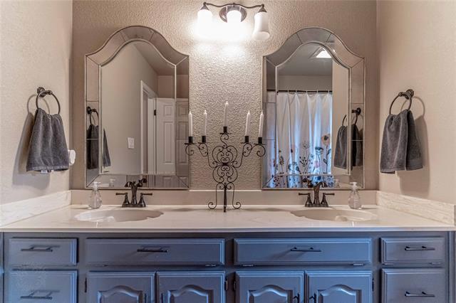 Building Photo - 911 Meadowlark Ln