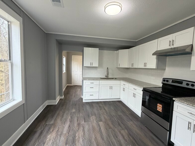 Building Photo - 220 E Morgan St