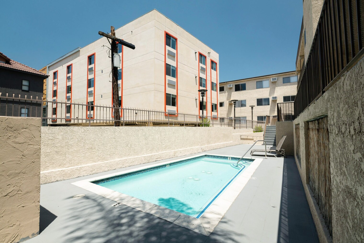 Building Photo - 2039 N Las Palmas Ave