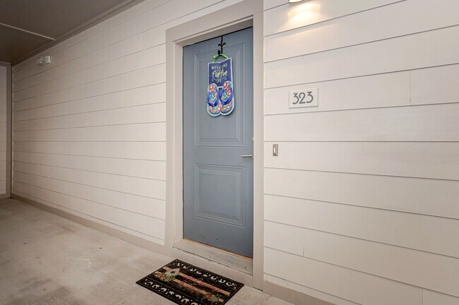 Building Photo - Fully furnished luxurious waterfront condo at The Inlet!