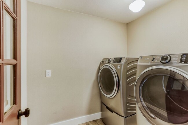 Building Photo - 3bd/2ba Woodinville Home