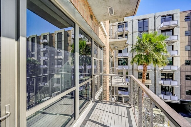 Building Photo - Fully Furnished 4th-Floor Condo with Stunn...