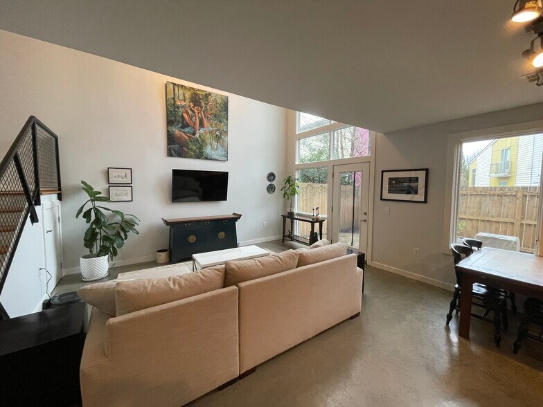 Building Photo - 1249 Breuer Mews NW