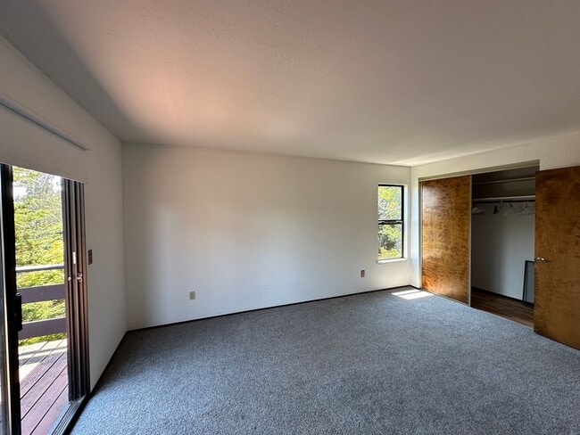 Building Photo - Expansive House in the Monclair Village, Q...