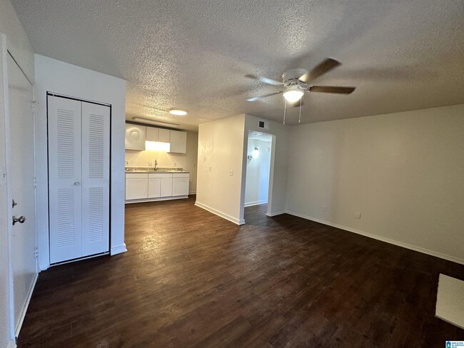 Building Photo - 415 Skyview Dr