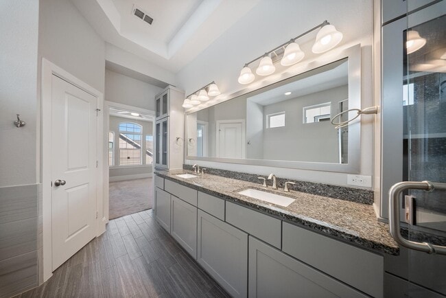 Building Photo - 6755 Highclere Manor Ln