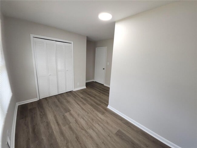 Building Photo - 5370 Longmeadow Ln