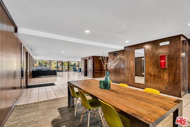 Building Photo - 1124 Kings Rd